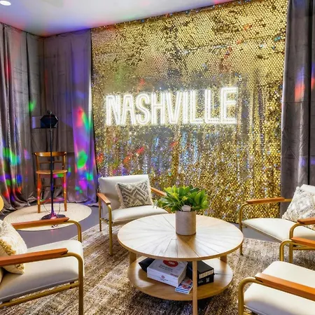 Holiday home Skyline Views With Double Rooftop Deck & Game Nashville