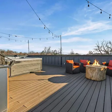 Hot Tub Poker Pool Table & Rooftop Mls View * Nashville