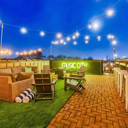 Holiday home Skyline Views With Double Rooftop Deck & Game Nashville