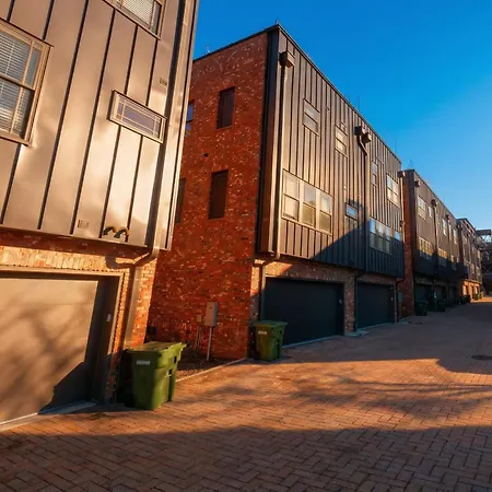 Holiday home Skyline Views With Double Rooftop Deck & Game Nashville