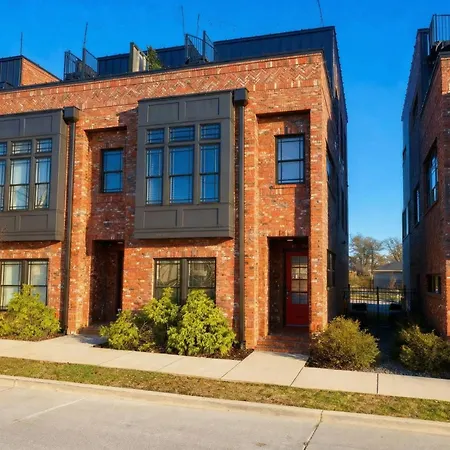 Skyline Views With Double Rooftop Deck & Game *
