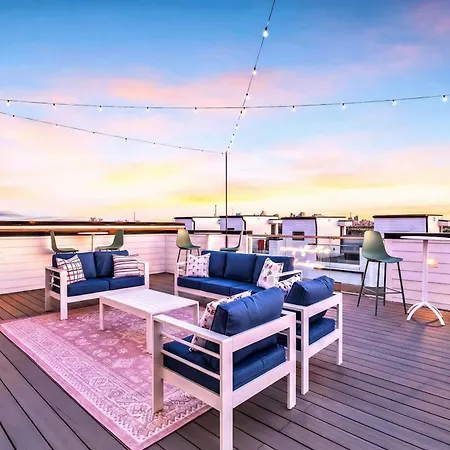 Holiday home Taylor Swift Inspired Hot Tub Rooftop Deck Views