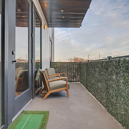 The Lounge Close To Broadway Apartment