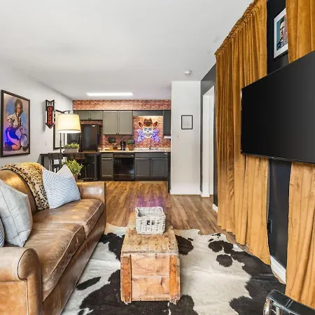 Cozy By Music Row, Walk To Restaurants And Bars Holiday home