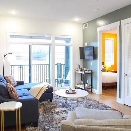 Whiskey Bent In East Nash, 13 Min To Broadway, Great For Groups! Free Parking, Gym, Rooftop Holiday home