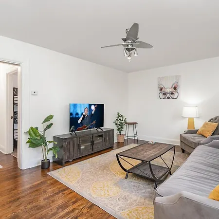 Holiday home Chroma - 2 Units - Mins To Broadway & Germantown
