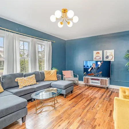 - 2 Units - Minutes To Broadway & Germantown Holiday home