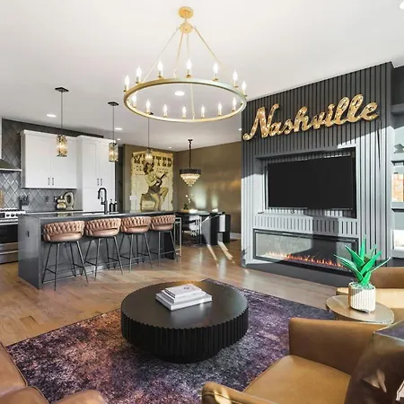 Holiday home View With Hottub Rooftop Arcade Game And Parking Nashville