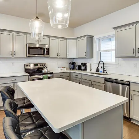 Holiday home 6 Mi To Broadway: Townhome W/ Balcony! *