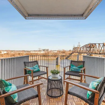 Riverfront Walk To Downtown With Garage Parking