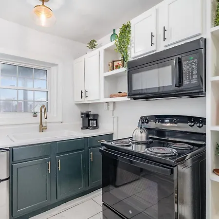 - 2 Units - Minutes To Broadway & Germantown Holiday home *