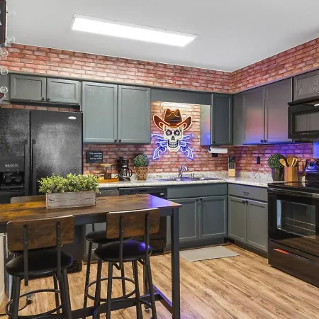 Holiday home Cozy By Music Row, Walk To Restaurants And Bars Nashville