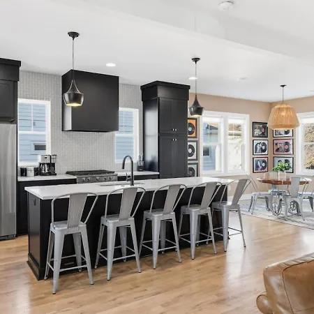 Holiday home Modern House By Downtown With Garage And Fenced-in Yard Nashville