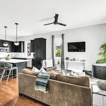 Luxury Close Broadway With Garage And Fire Pit