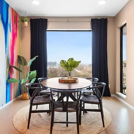 Riverfront Luxury - Walk To Downtown Broadway, Private Patio Holiday home *