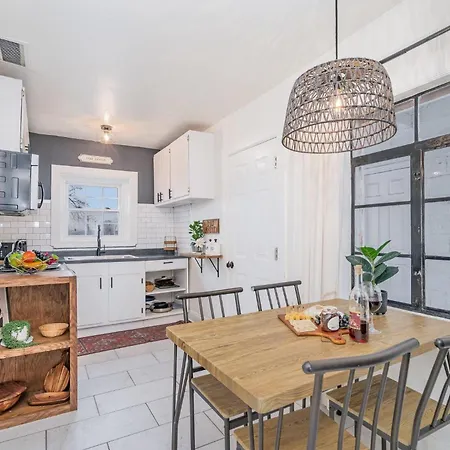 Chroma - 2 Units - Mins To Broadway & Germantown Nashville