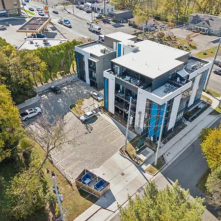 Whiskey Bent In East Nash, 13 Min To Broadway, Great For Groups! Free Parking, Gym, Rooftop Holiday home