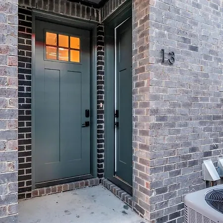 Stylish 5br Retreat W Rooftop Hot Tub *