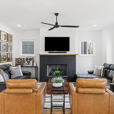 Modern House By Downtown With Garage And Fenced-in Yard Nashville