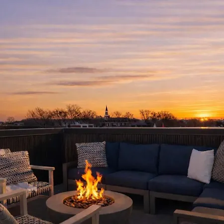 The Linden - Rooftop Views Refined Design New Holiday home