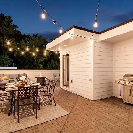 Grill Fire Pit & Views Near Downtown *