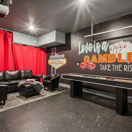Private With Rooftop Game Near Downtown *