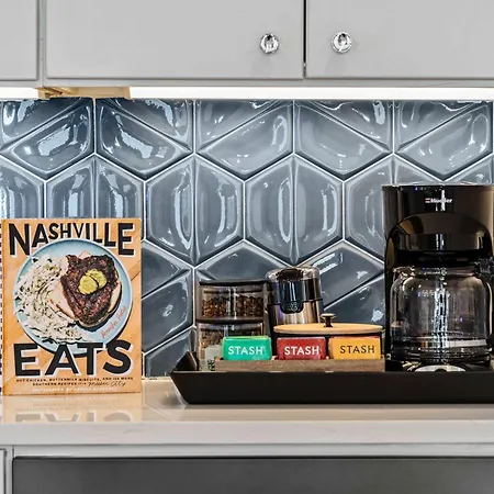 Nash Skyline Views Rooftop With Fire Pit Grill Holiday home