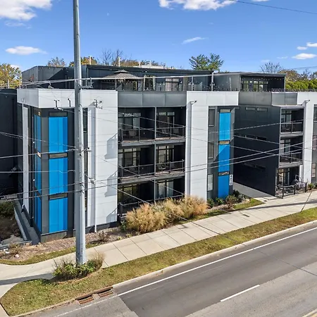 Whiskey Bent In East Nash, 13 Min To Broadway, Great For Groups! Free Parking, Gym, Rooftop Holiday home