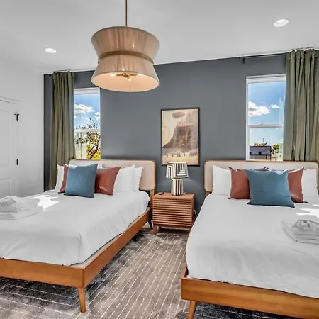 Stylish 5br Retreat W Rooftop Hot Tub * Nashville