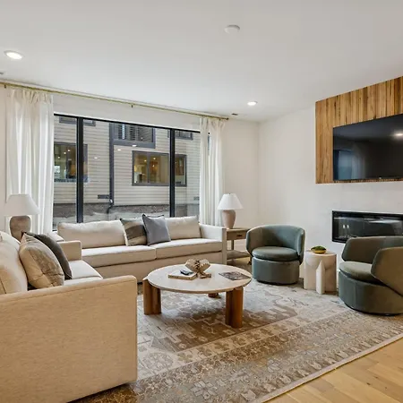 Chic Nash Townhouse Rooftop Patio And Views *