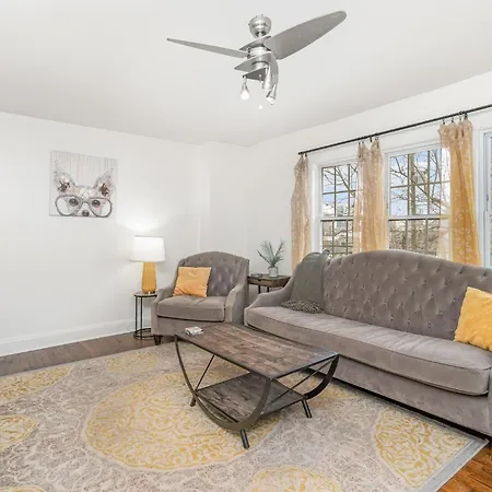 Chroma - 2 Units - Mins To Broadway & Germantown