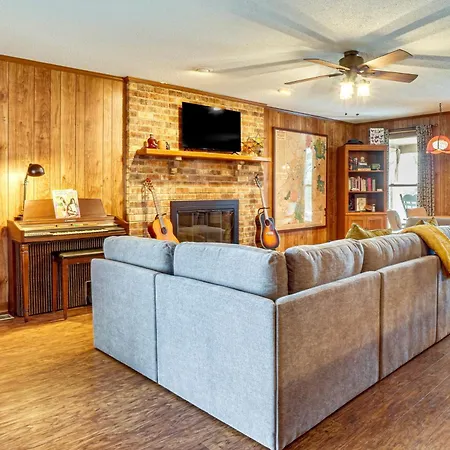 Music-themed Family Home! 13 Mi To Dtwn Holiday home *