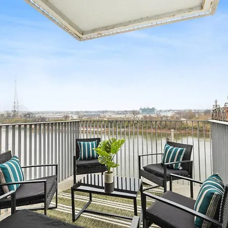 Riverfront Luxury - Walk To Downtown Broadway, Private Patio * Nashville