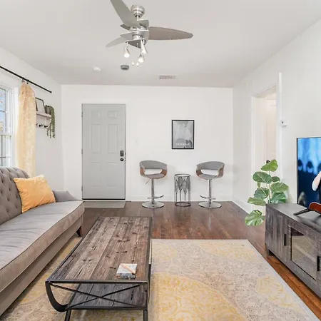 Chroma - 2 Units - Mins To Broadway & Germantown Holiday home Nashville