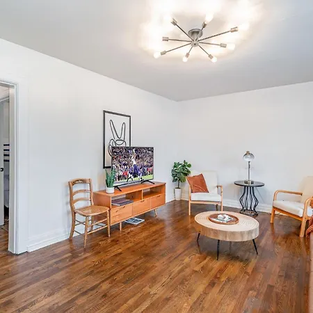 Holiday home - 2 Units - Minutes To Broadway & Germantown *
