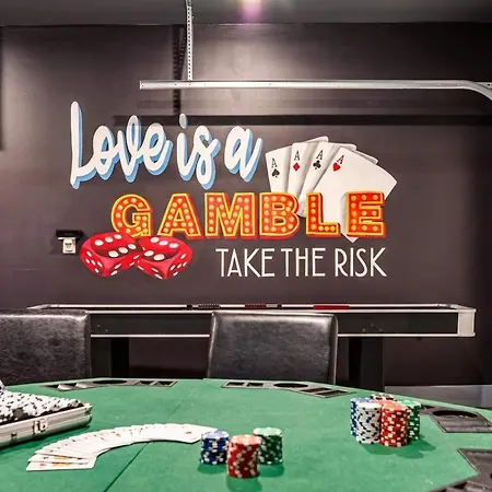 Private With Rooftop Game Near Downtown *