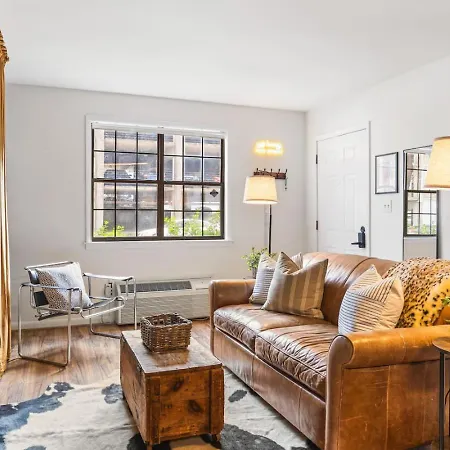 Holiday home Cozy By Music Row, Walk To Restaurants And Bars Nashville