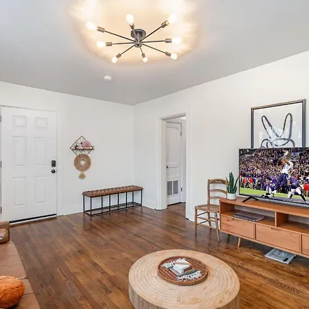 Holiday home - 2 Units - Minutes To Broadway & Germantown Nashville