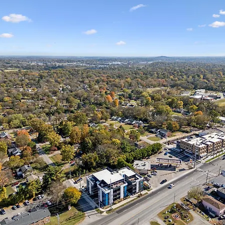 Whiskey Bent In East Nash, 13 Min To Broadway, Great For Groups! Free Parking, Gym, Rooftop Holiday home