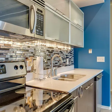 Floor Living 1br 30 Day Min With Rooftop Deck * Nashville