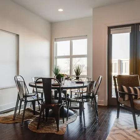 The Skyline Social - Retreat & Private Rooftop Holiday home Nashville