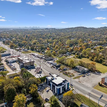 Whiskey Bent In East Nash, 13 Min To Broadway, Great For Groups! Free Parking, Gym, Rooftop Holiday home