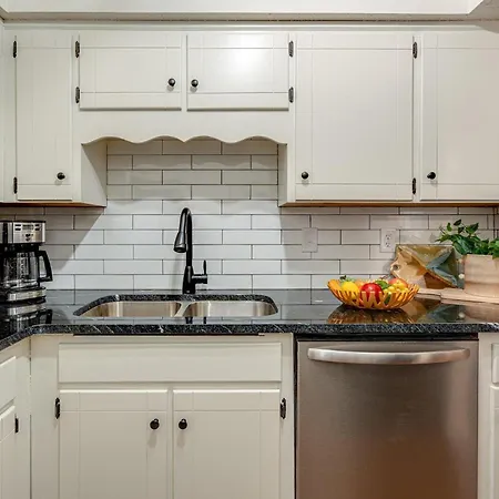 Boho West - West End - 3 Mins To Broadway *