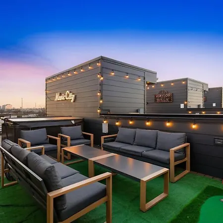 Holiday home View With Hottub Rooftop Arcade Game And Parking Nashville