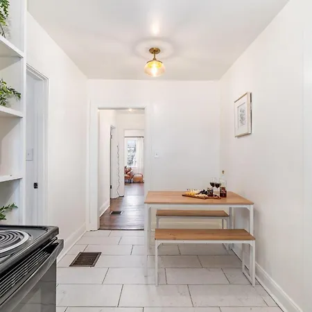 - 2 Units - Minutes To Broadway & Germantown Holiday home