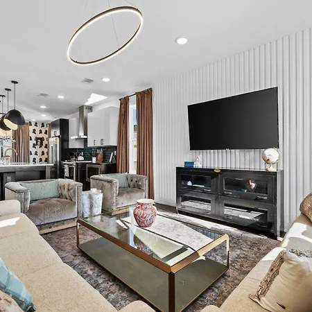 Nash Skyline Views Rooftop With Fire Pit Grill Holiday home