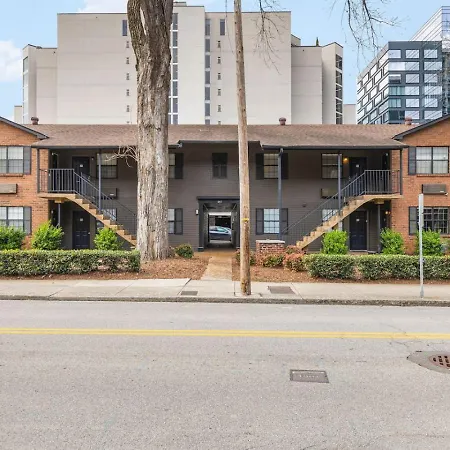 Cozy By Music Row, Walk To Restaurants And Bars Holiday home