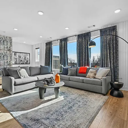 Nash Skyline Views Rooftop With Fire Pit Grill