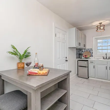 Holiday home Chroma - 2 Units - Mins To Broadway & Germantown *