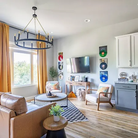 Skyline Rooftop • Game • Sonos Audio Holiday home